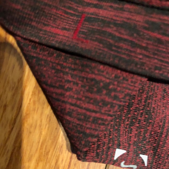 Red and black heathered metal vent tech v neck - Picture 4 of 4